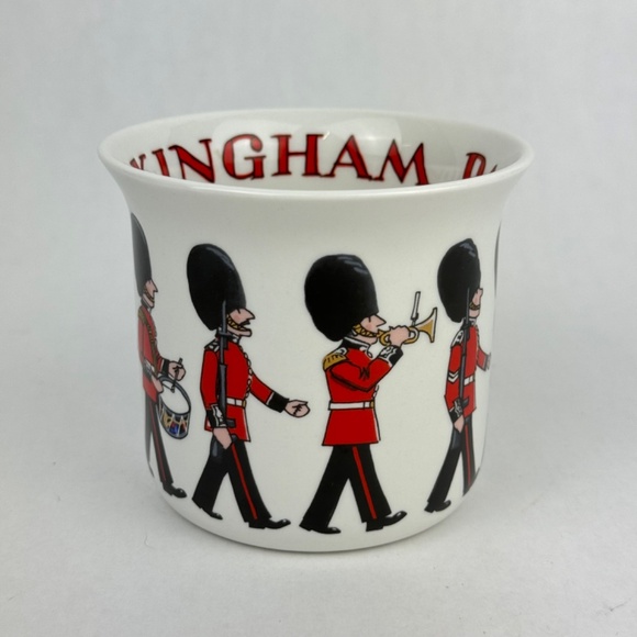 The Royal Collection Buckingham Palace Royal Guards Earthenware Coffee Mug UK - Picture 3 of 11